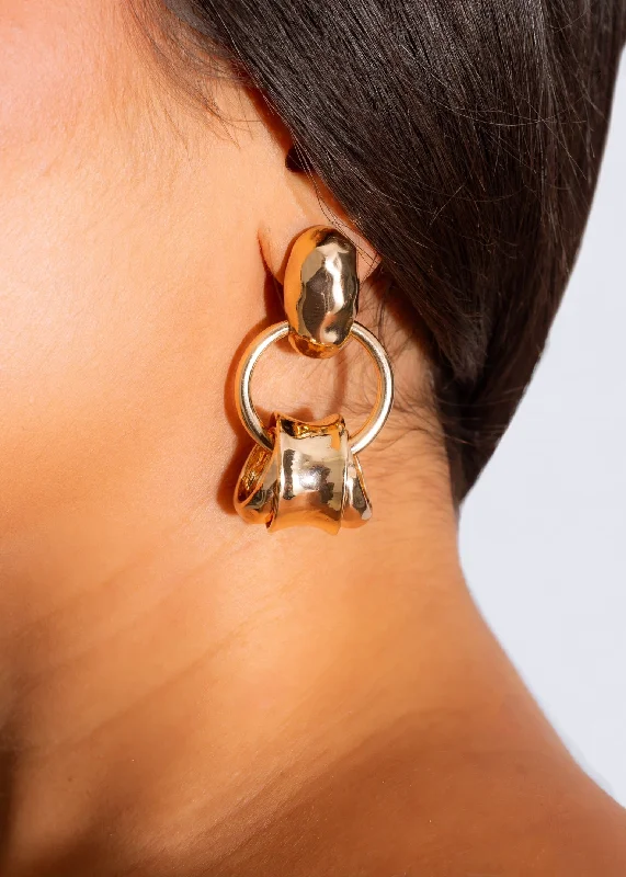 Divine Sculpture Earrings Gold