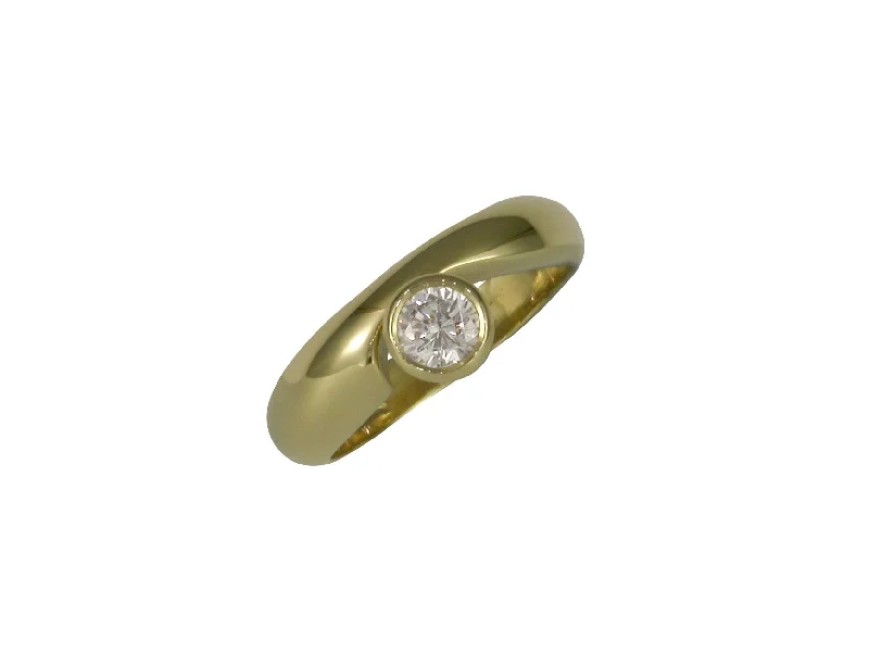Affordable Luxury Jewelry – Style At A Great Price Brilliant cut Diamond Ring, Yellow Gold