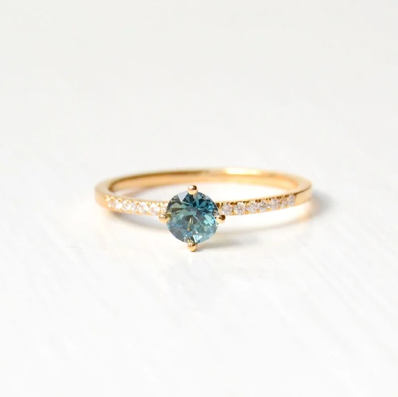 Hima Kola 18K Gold Ring w. Sapphire & Diamonds