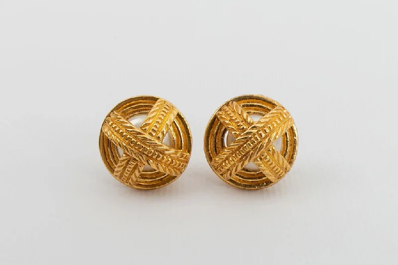 Celebrate With Sparkle – Jewelry Sale Now Live Boucles d'oreilles baroques Chanel