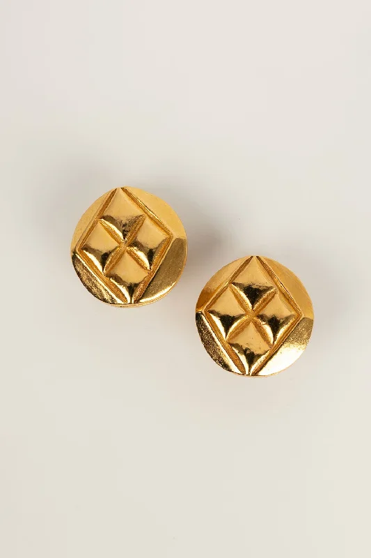 Classic And Modern Jewelry Styles On Sale Boucles d'oreilles Chanel
