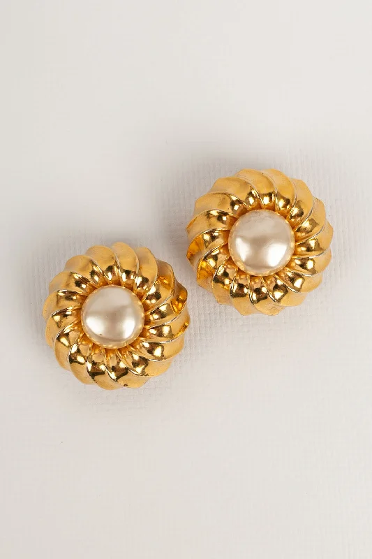 Don't Miss These Dazzling Jewelry Discounts Boucles d'oreilles Chanel