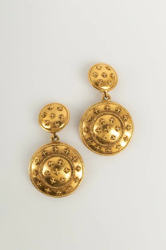 Upgrade Your Jewelry Collection For Less Boucles d'oreilles Chanel