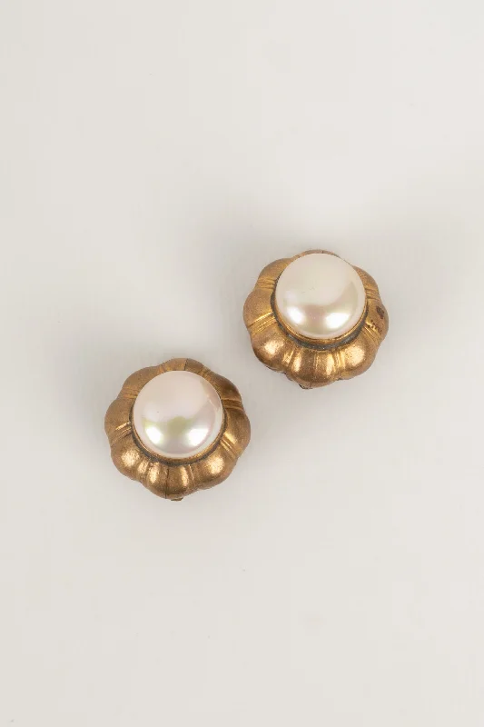 Everyday Jewelry Essentials Now On Sale Boucles d'oreilles Chanel
