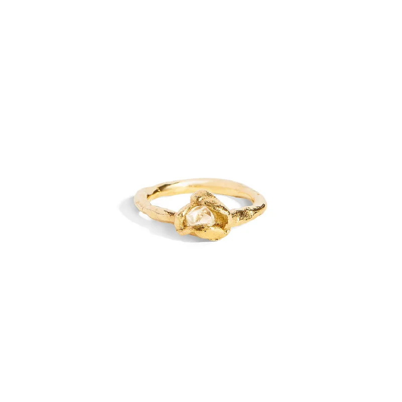 Jewelry Deals That Outshine The Rest 9K Gold Ring w. Ocean Diamond