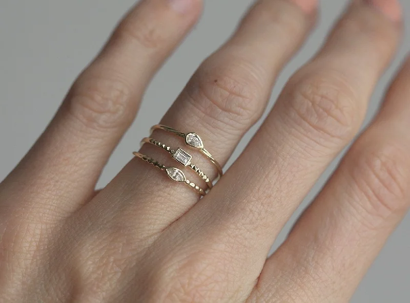 Affordable Gold-Plated Jewelry For Modern Fashion Delicate Baguette Diamond Ring Yellow Gold Band