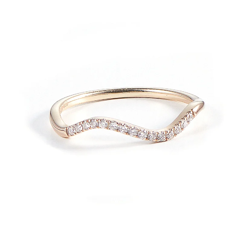 LEA 14K Gold Ring w. Diamonds