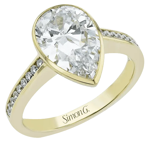 Pear-cut Engagement Ring in 18k Gold with Diamonds