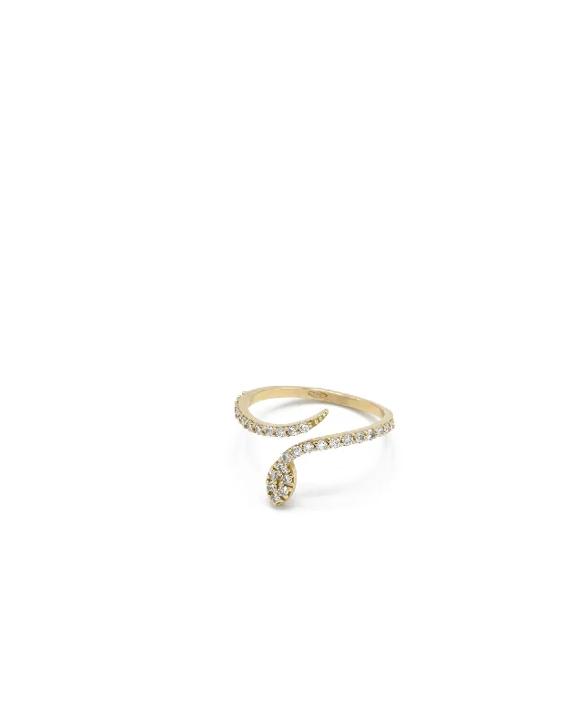 Unmissable Discounts On Timeless Jewelry Pieces Maybe White 18K Gold Ring w. Diamonds