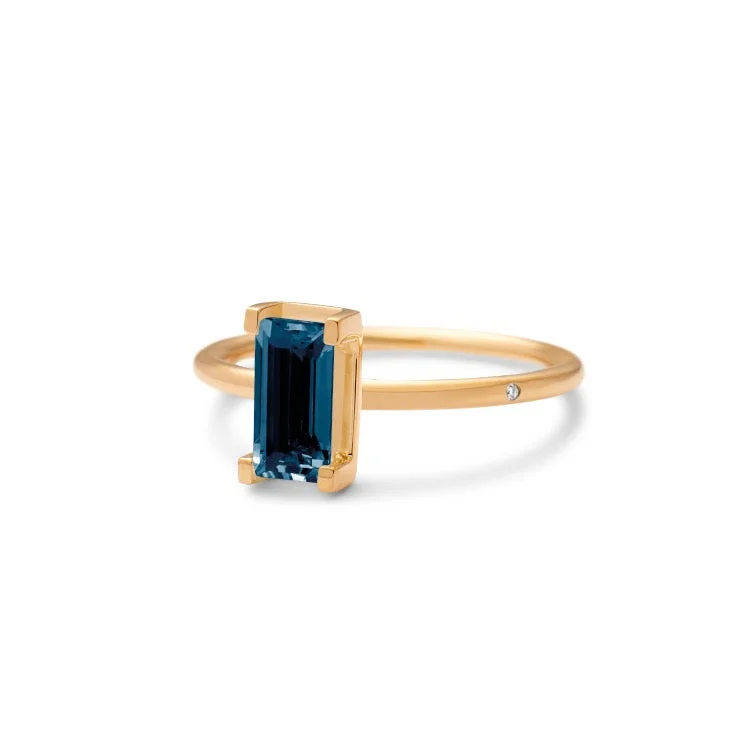 Make Every Moment Shine – Jewelry Discounts Available Nord London Blue Turned 18K Gold Ring w. Topaz & Diamond
