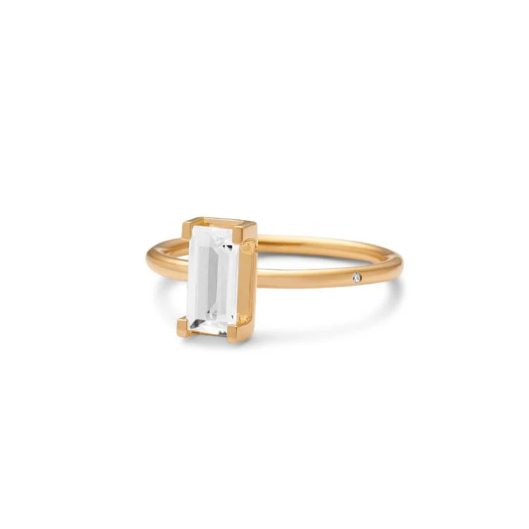 Dazzle With Discounts – Shop Jewelry On Sale Nord White Turned 18K Gold Ring w. Topaz & Diamond