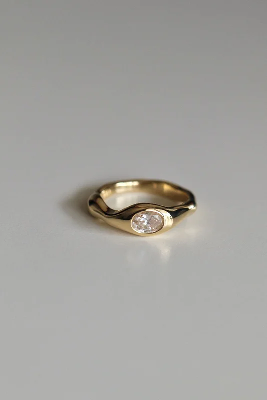 Luxury Jewelry Sale – Elegant Styles At Unbeatable Prices Isabel 18K Gold Ring w. Champagne Diamond Luxury Jewelry Sale – Elegant Styles At Unbeatable Prices Isabel 18K Gold Ring w. Champagne Diamond
