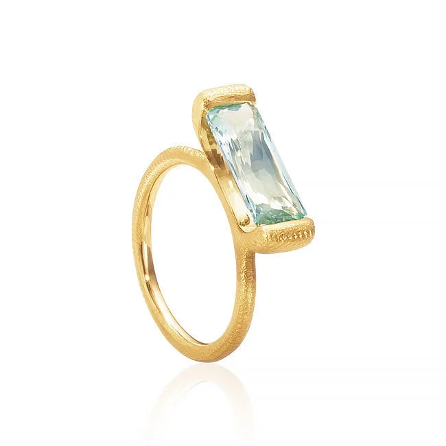 Personalized Jewelry At Special Discount Rates Future 18K Gold Ring w. Beryl