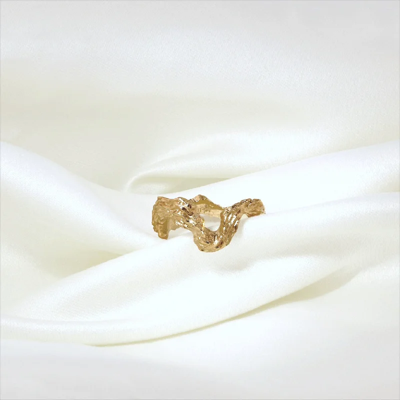 High-Quality Gemstone Jewelry For Special Occasions Ocean Wave 14K or 18K Gold Ring