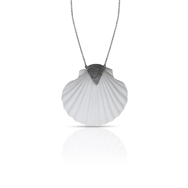 Don't Miss These Dazzling Jewelry Discounts Jumbo Scallop Shell Necklace