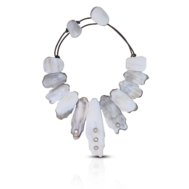 Romantic Heart-Shaped Jewelry For Special Gifts Light Matte Horn Collar