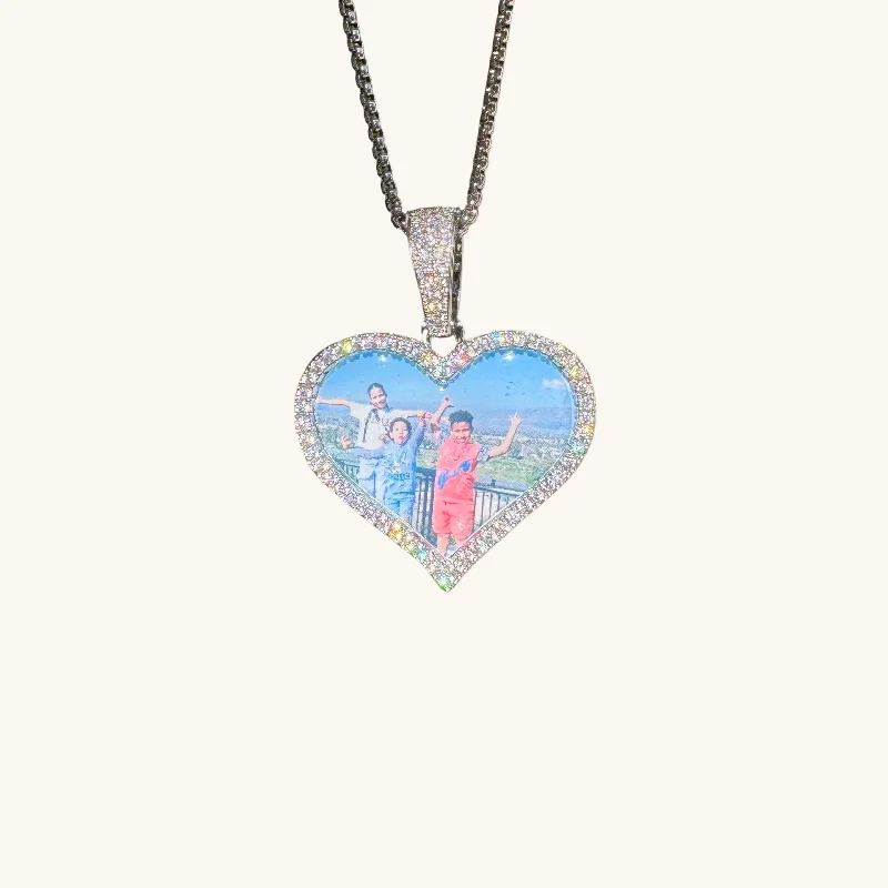 Beautiful Jewelry, Breathtaking Discounts – Hurry In Silver Frame Heart Picture Necklace