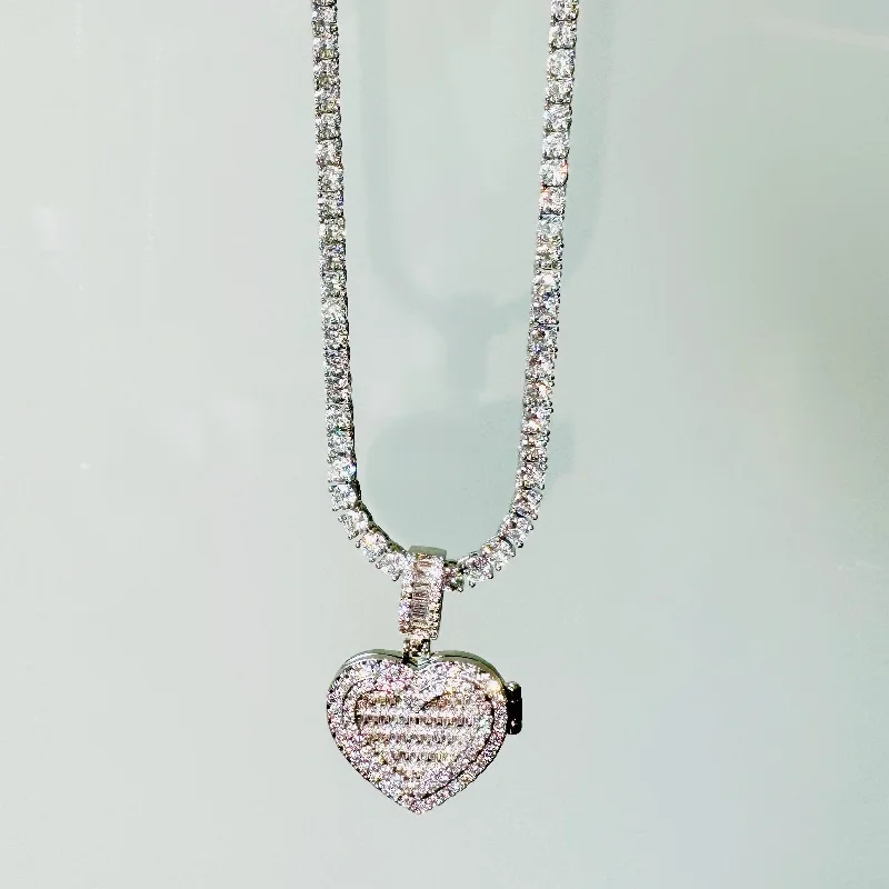 Dainty And Elegant Jewelry Now At Reduced Prices Silver Icy Heart Picture Locket Necklace