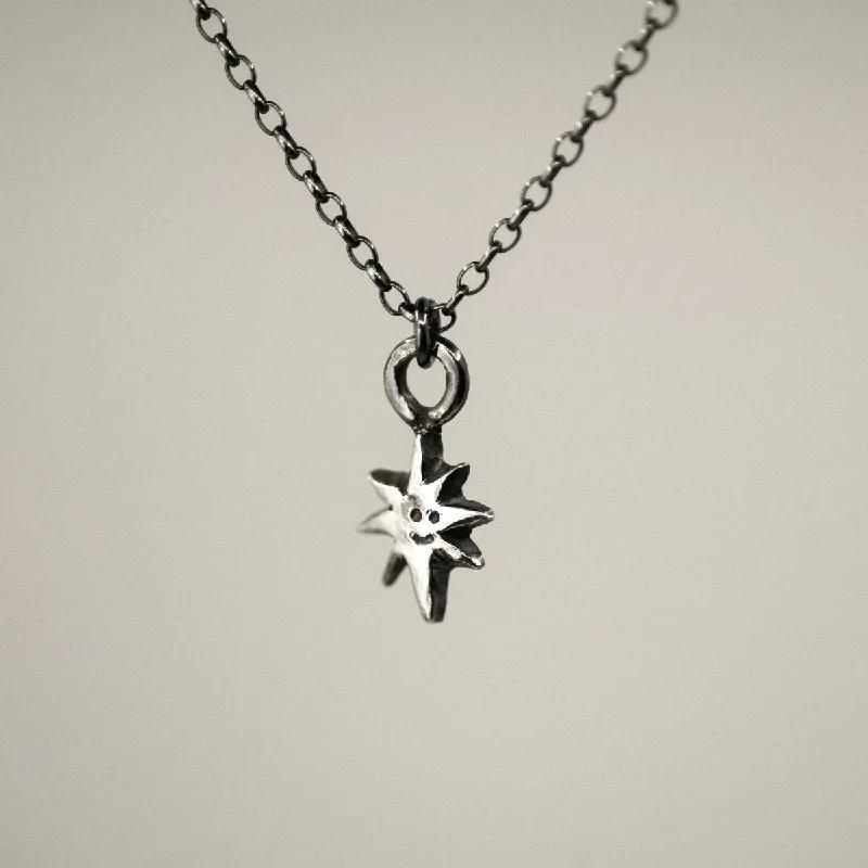 Trendy Minimalist Jewelry For Everyday Wear Smiling Star pendant